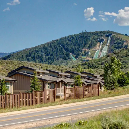 Cozy Crestview Condo
